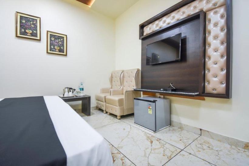 Hotel Ravi Residency Jalandhar Exteriör bild