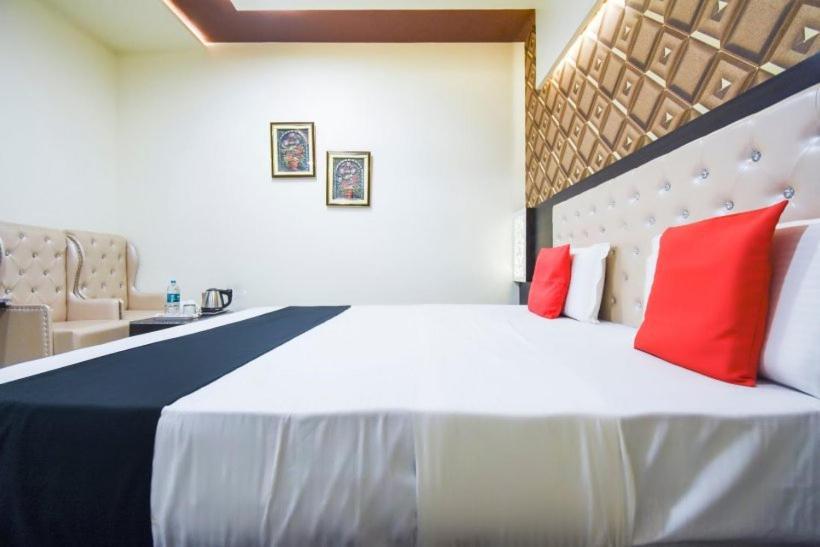 Hotel Ravi Residency Jalandhar Exteriör bild